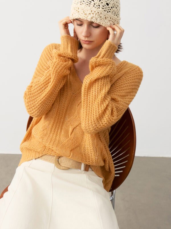 OVERSIZE LUXURY CASHMERE CABLE-KNIT SWEATER | VIBRANT ORANGE & CHARCOAL GREY & SOFT IVORY