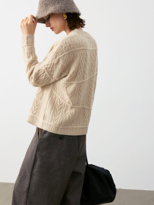 ABLE-KNIT SOFT TOUCH CASHMERE CREW NECK SWEATER (2 COLORS)