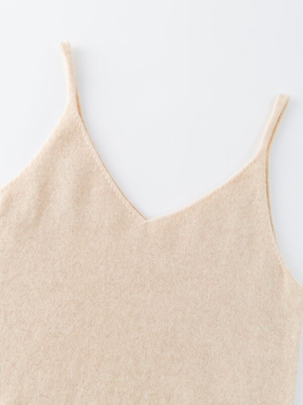 GOAT CASHMERE RICH FABRIC V-NECK CAMISOLE | JET BLACK & SOFT CREAM