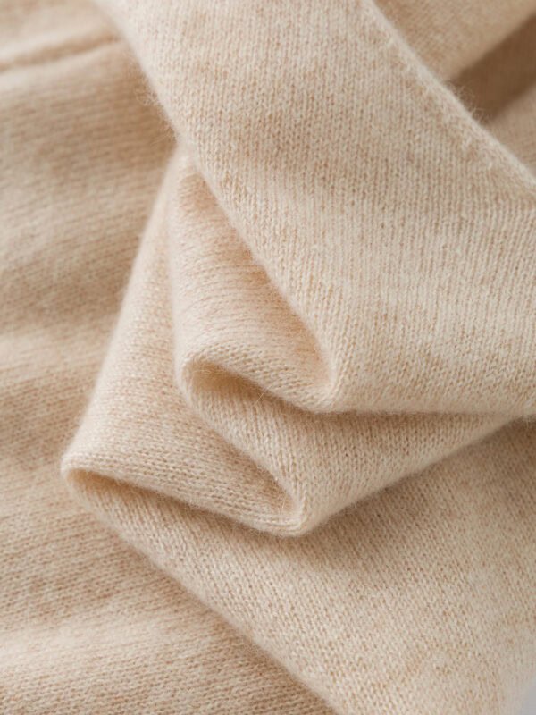 GOAT CASHMERE RICH FABRIC V-NECK CAMISOLE | JET BLACK & SOFT CREAM