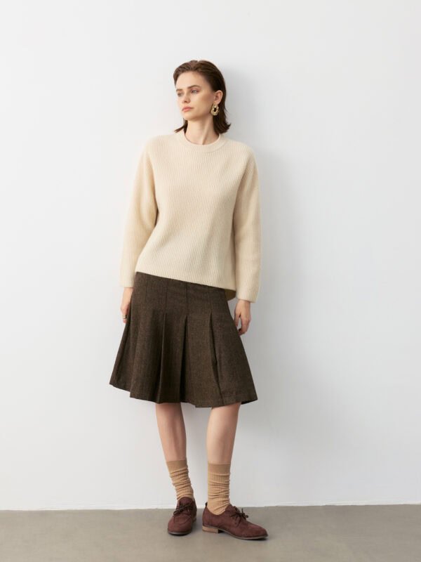 LUXURY CASHMERE CREWNECK SWEATER | SOFT BEIGE, HIGH-LOW HEM