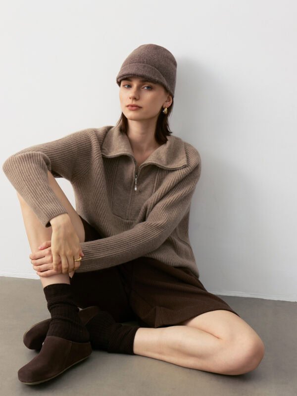100% CASHMERE HALF-ZIP COLLARED SWEATER | LIGHT GREY & TAUPE BROWN