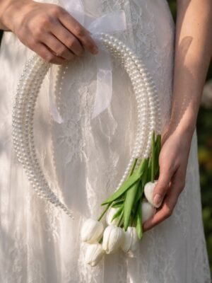 04_white-tulip-pearl-hoop-tulip-detail